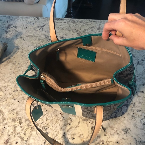 Authentic Coach handbag - Picture 4 of 4